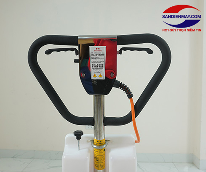 Tay điều khiển dạng cánh bướm